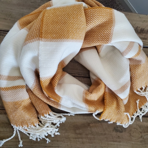 Abercrombie & Fitch Accessories - 🍂NWOT Blanket Scarf🍂